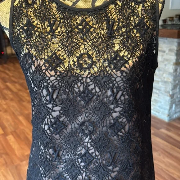 Louis Vuitton size 44 French black crochet monogram front with brown/gold under - Picture 2 of 8